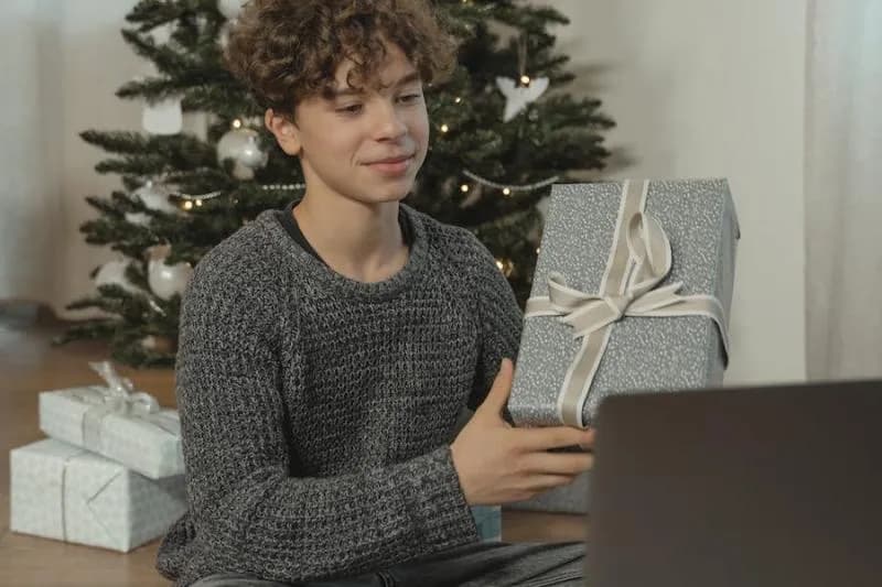 Nieoczekiwane prezenty pod choinkę, które zachwycą każdego 14-latka