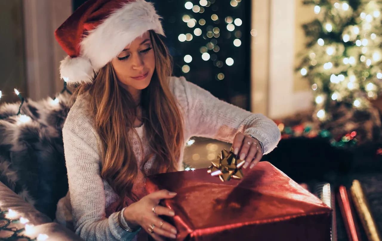 Magiczne prezenty pod choinkę, które zachwycą twoją dziewczynę