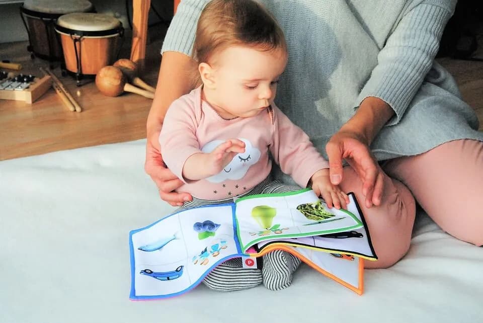 Kiedy dziecko zaczyna pokazywać palcem? Zaskakujące fakty o rozwoju niemowlaka