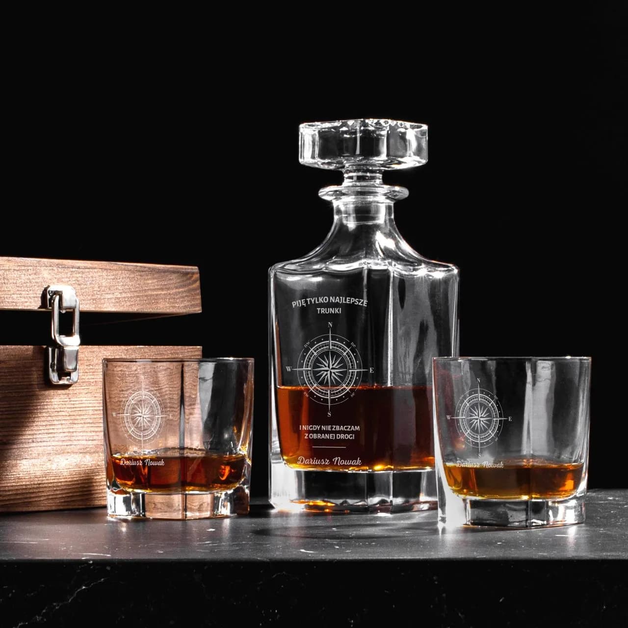 Elegancki zestaw do whisky: Luksusowe akcesoria, które zachwycą każdego konesera