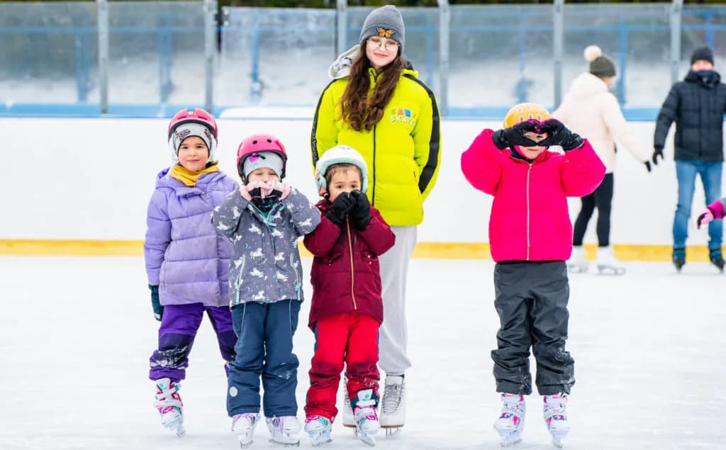 Idealny outfit na lodowisko: 7 porad dla stylu i bezpieczeństwa