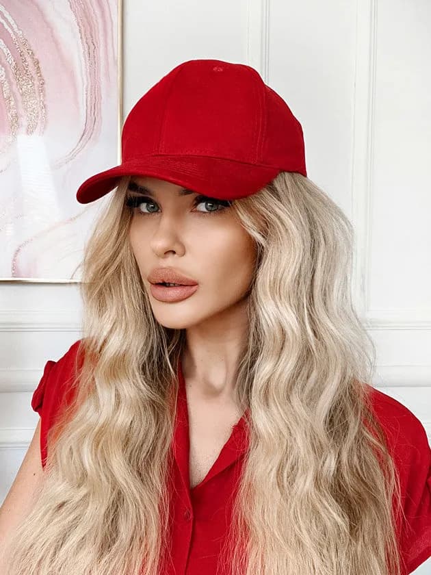 Czapki z daszkiem: rewolucja w modzie czy przeżytek? Poznaj najgorętsze trendy