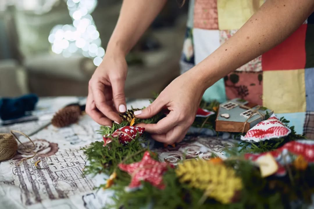 Magiczne prezenty pod choinkę: tanie i kreatywne pomysły dla każdego