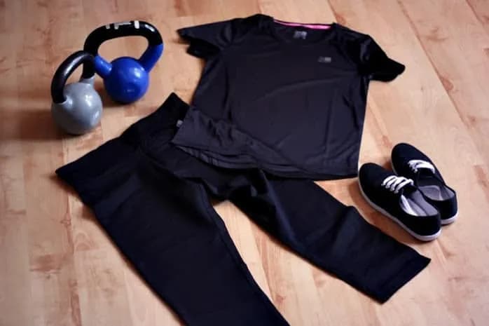 Outfit na siłownię: 8 kluczowych zasad doboru stroju do ćwiczeń