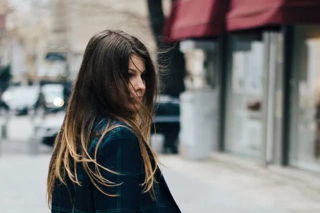 Elegancki ubiór damski w krzyżówkach – zaskakujące słownictwo mody