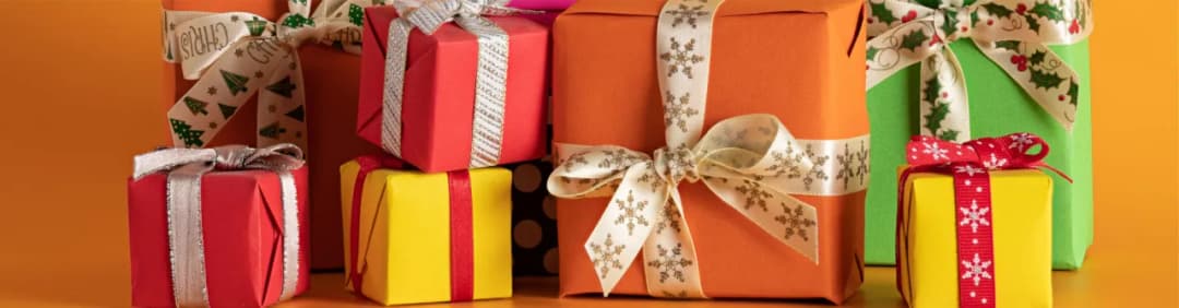 Magiczne znaczenie prezentów pod choinką. Sekretny świat świątecznych podarunków