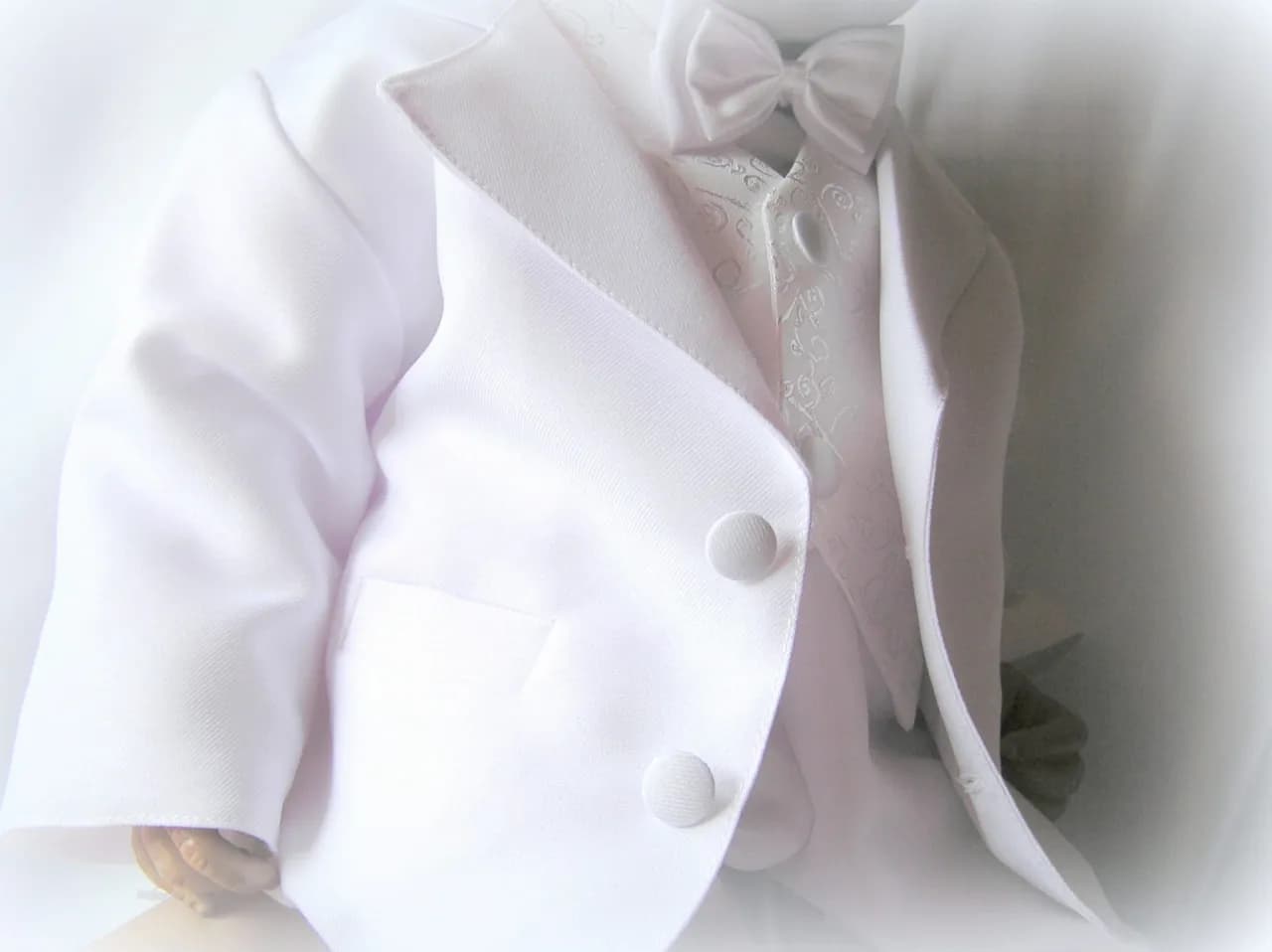 Eleganckie stroje na chrzest dla całej rodziny. Unikaj wpadek i błyszczaj!