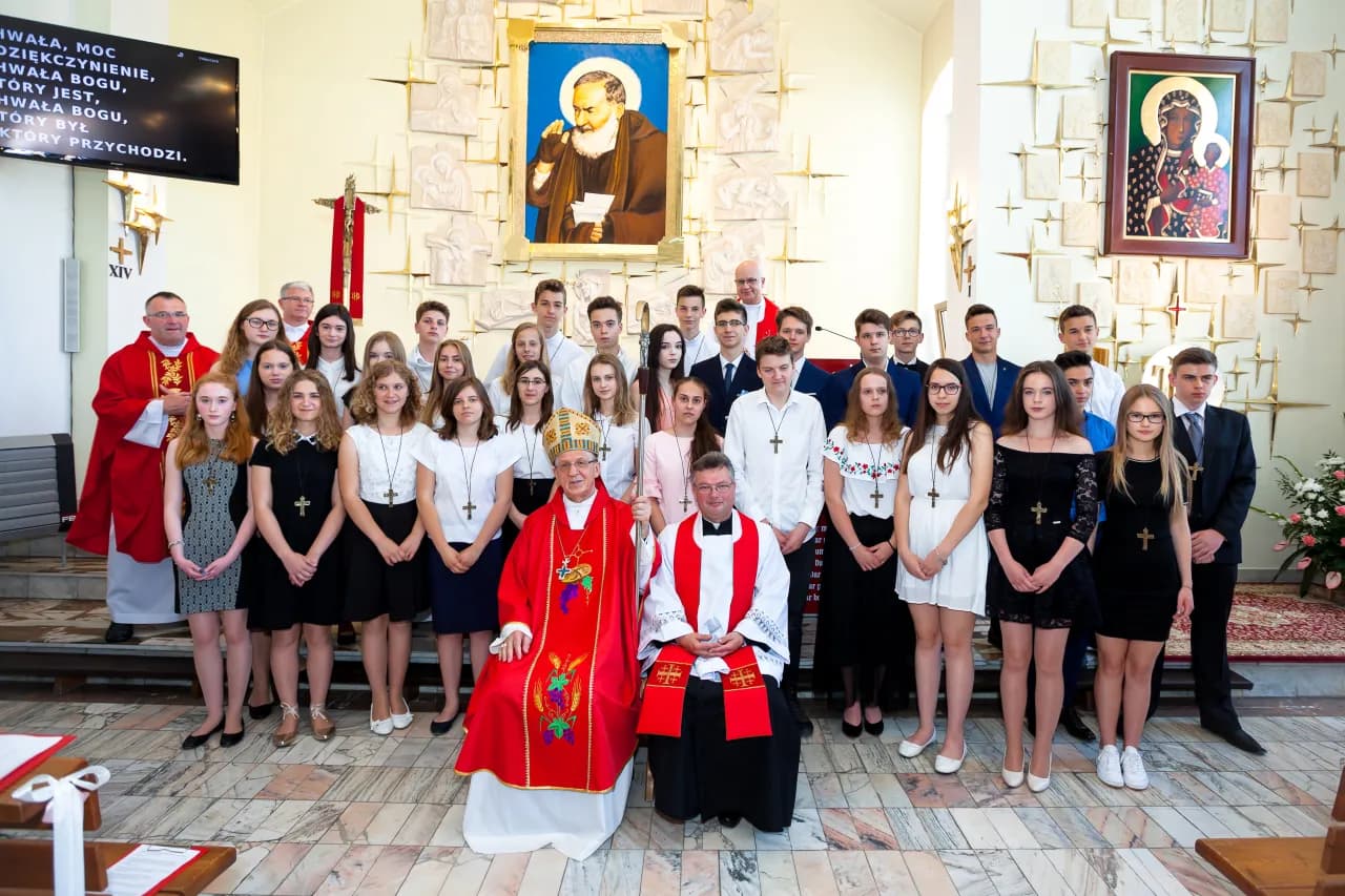 Elegancki outfit na bierzmowanie: jak nie popełnić modowej wpadki